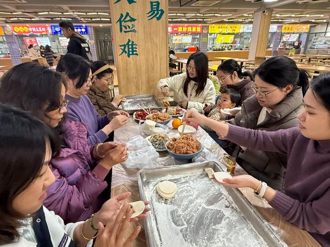 數"馬"迎新幸福年 大數據與互聯網系舉辦2026春節民俗文化交流年會